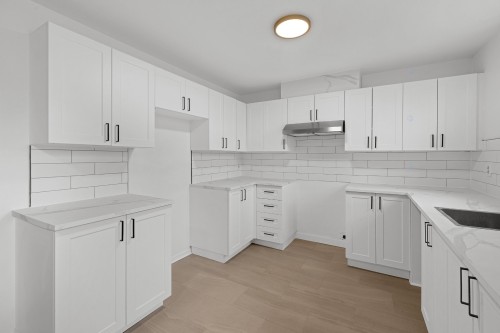 Cuisine - 33 Rue Hasting, Dollard-Des-Ormeaux, QC - Indoor Photo Showing Kitchen