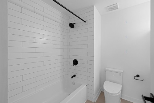 Salle de bains - 33 Rue Hasting, Dollard-Des-Ormeaux, QC - Indoor Photo Showing Bathroom