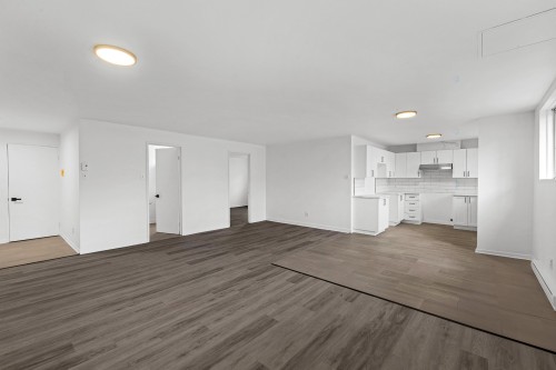 Salon - 33 Rue Hasting, Dollard-Des-Ormeaux, QC - Indoor