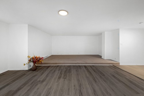 Salon - 33 Rue Hasting, Dollard-Des-Ormeaux, QC - Indoor Photo Showing Other Room