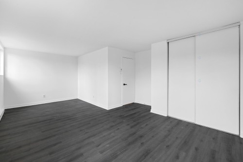 Salon - 33 Rue Hasting, Dollard-Des-Ormeaux, QC - Indoor Photo Showing Other Room