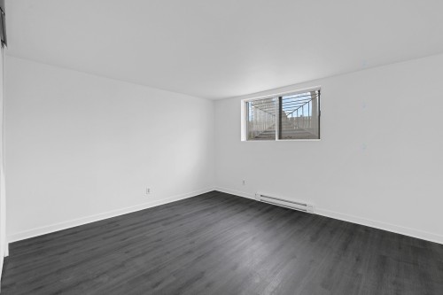 Chambre à coucher - 33 Rue Hasting, Dollard-Des-Ormeaux, QC - Indoor Photo Showing Other Room