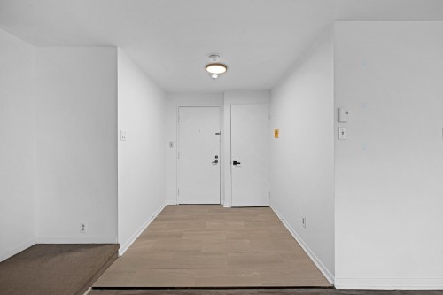 Hall d'entrée/Vestibule - 33 Rue Hasting, Dollard-Des-Ormeaux, QC - Indoor Photo Showing Other Room