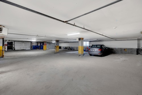 Garage - 33 Rue Hasting, Dollard-Des-Ormeaux, QC - Indoor Photo Showing Garage