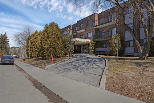 Front of Structure - 33 Rue Hasting, Dollard-Des-Ormeaux, QC - Outdoor