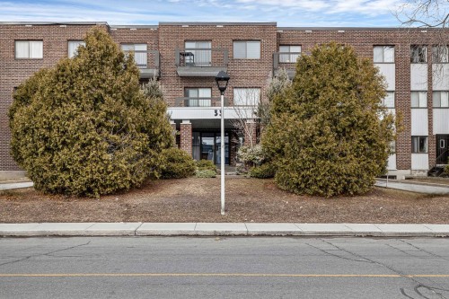 Front of Structure - 33 Rue Hasting, Dollard-Des-Ormeaux, QC - Outdoor