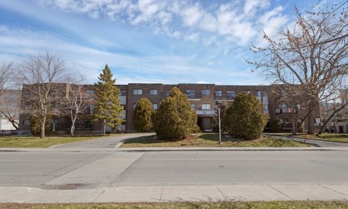 Façade - 33 Rue Hasting, Dollard-Des-Ormeaux, QC 