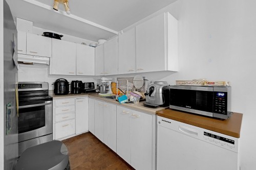 Cuisine - 33 Rue Hasting, Dollard-Des-Ormeaux, QC - Indoor Photo Showing Kitchen