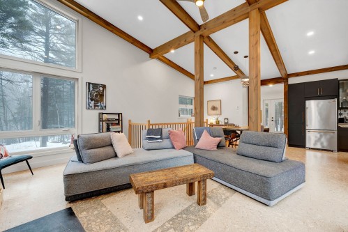 Salon - 35 Ch. Du Lac-Barron, Gore, QC - Indoor Photo Showing Living Room