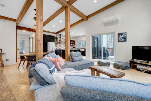 Salon - 35 Ch. Du Lac-Barron, Gore, QC - Indoor Photo Showing Living Room