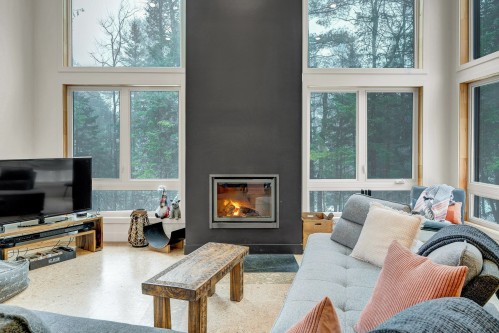 Salon - 35 Ch. Du Lac-Barron, Gore, QC - Indoor Photo Showing Living Room With Fireplace