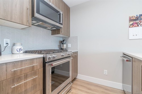 307-2500 Hackett Cres, Central Saanich, BC - Indoor Photo Showing Kitchen