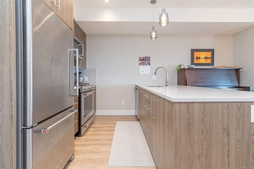 307-2500 Hackett Cres, Central Saanich, BC - Indoor Photo Showing Kitchen