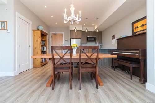 307-2500 Hackett Cres, Central Saanich, BC - Indoor Photo Showing Dining Room
