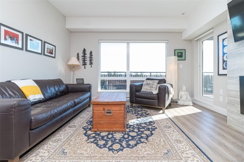 307-2500 Hackett Cres, Central Saanich, BC - Indoor Photo Showing Living Room