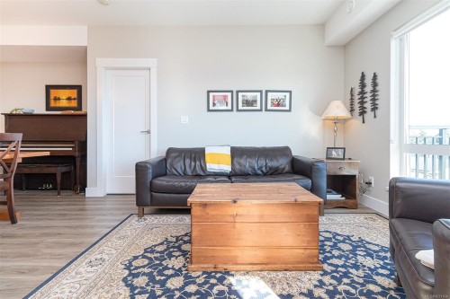 307-2500 Hackett Cres, Central Saanich, BC - Indoor Photo Showing Living Room