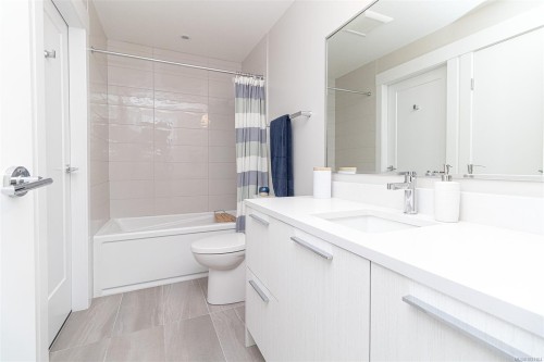 307-2500 Hackett Cres, Central Saanich, BC - Indoor Photo Showing Bathroom