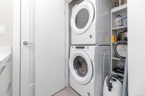 307-2500 Hackett Cres, Central Saanich, BC - Indoor Photo Showing Laundry Room