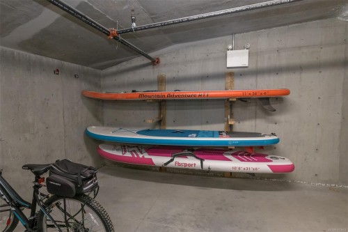 307-2500 Hackett Cres, Central Saanich, BC - Indoor Photo Showing Garage
