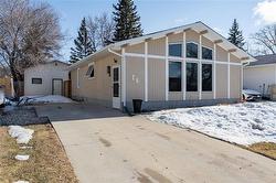 26 Blue Spruce CR Winnipeg, MB R2M 4C2