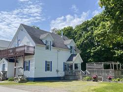 33 Pleasant Street Parrsboro, NS B0M 1S0
