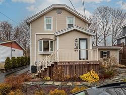 8 Eaton Avenue Dartmouth, NS B2Y 2X5