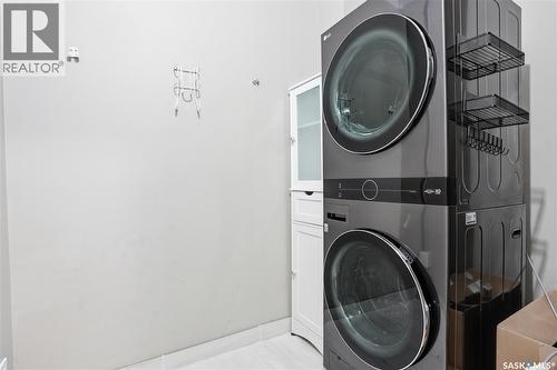 806 1867 Hamilton Street, Regina, SK - Indoor Photo Showing Laundry Room
