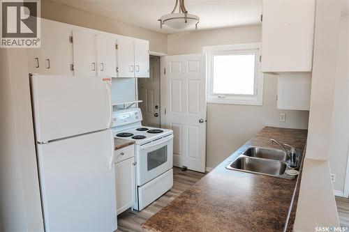 339 Mccarthy Boulevard, Regina, SK - Indoor Photo Showing Kitchen With Double Sink
