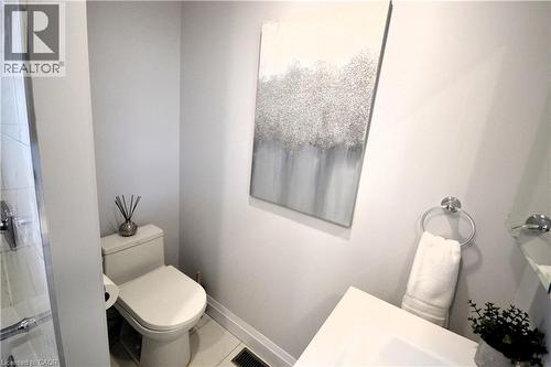 151 London Street N, Hamilton, ON - Indoor Photo Showing Bathroom