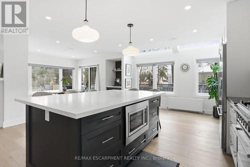 29 Pinewood Trail, Mississauga, ON - Indoor Photo Showing Kitchen With Upgraded Kitchen