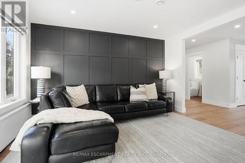 29 Pinewood Trail, Mississauga, ON - Indoor Photo Showing Living Room
