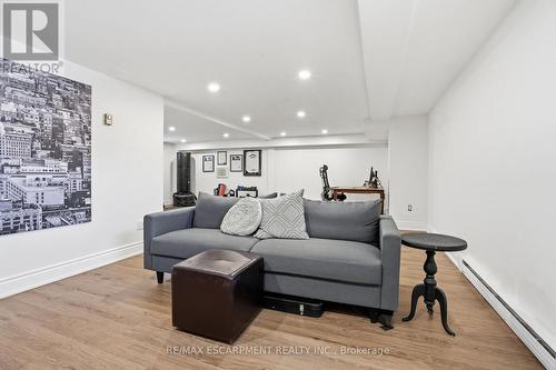 29 Pinewood Trail, Mississauga, ON - Indoor Photo Showing Living Room