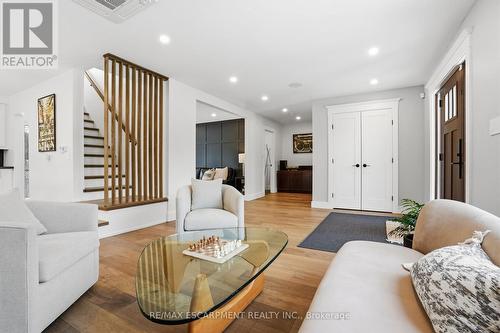29 Pinewood Trail, Mississauga, ON - Indoor Photo Showing Living Room