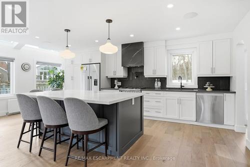 29 Pinewood Trail, Mississauga, ON - Indoor Photo Showing Kitchen With Upgraded Kitchen