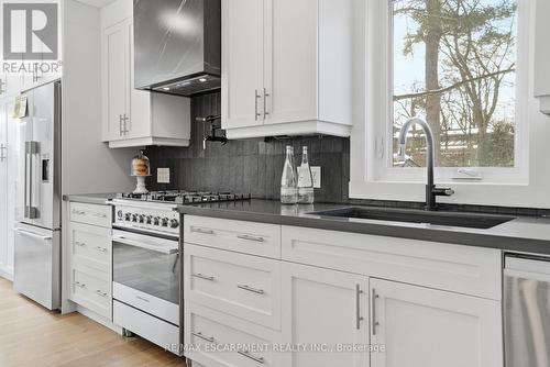 29 Pinewood Trail, Mississauga, ON - Indoor Photo Showing Kitchen With Double Sink With Upgraded Kitchen