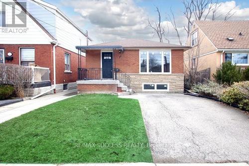 33 SHADYSIDE AVENUE  Hamilton, ON L8V 3E2