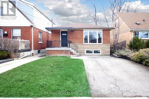 33 SHADYSIDE AVENUE  Hamilton, ON L8V 3E2