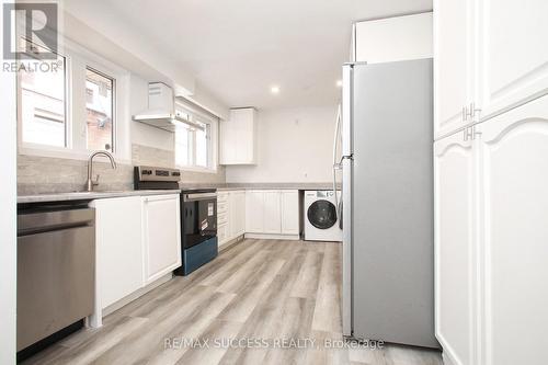 33 Shadyside Avenue, Hamilton, ON - Indoor Photo Showing Kitchen