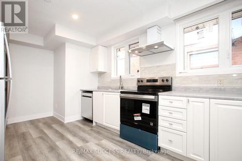33 Shadyside Avenue, Hamilton, ON - Indoor Photo Showing Kitchen