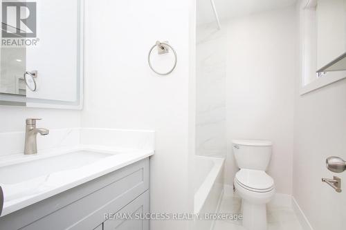 33 Shadyside Avenue, Hamilton, ON - Indoor Photo Showing Bathroom