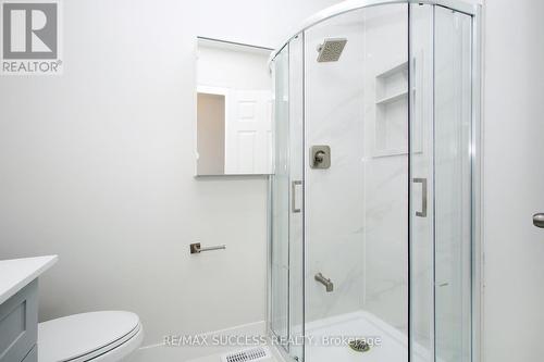 33 Shadyside Avenue, Hamilton, ON - Indoor Photo Showing Bathroom