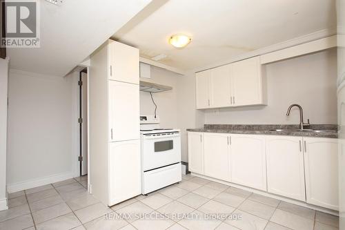 33 Shadyside Avenue, Hamilton, ON - Indoor Photo Showing Kitchen