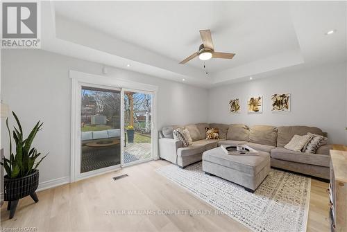 191 Bell Avenue, Hamilton, ON - Indoor Photo Showing Living Room