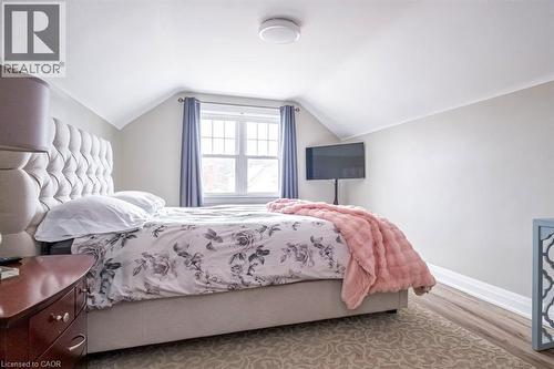 Bedroom featuring baseboards and wood finished floors - 143 Huxley Avenue S, Hamilton, ON - Indoor Photo Showing Bedroom