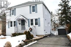 317 SUMMIT AVENUE  Ottawa, ON K1H 5Z9