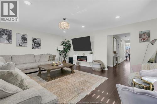 1444 Norman, Windsor, ON - Indoor Photo Showing Living Room