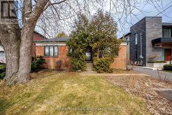 256 CODSELL AVENUE Toronto, ON M3H 3X1