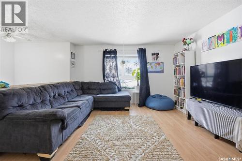 114 - 116 Barber Crescent, Saskatoon, SK - Indoor Photo Showing Living Room