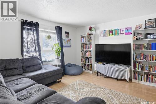 114 - 116 Barber Crescent, Saskatoon, SK - Indoor Photo Showing Living Room