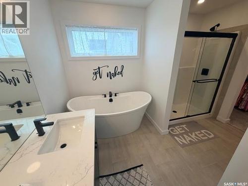 351 Aniskotaw Bend, Saskatoon, SK - Indoor Photo Showing Bathroom